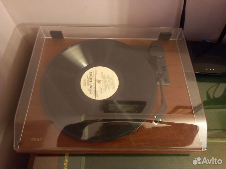 Виниловый проигрыватель teac