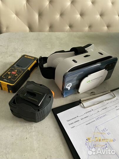 Стол у окна