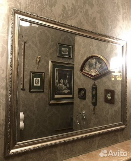 Зеркало настенное в раме