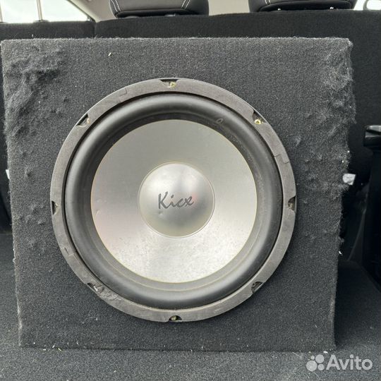 Сабвуфер и усилитель в автомобиль