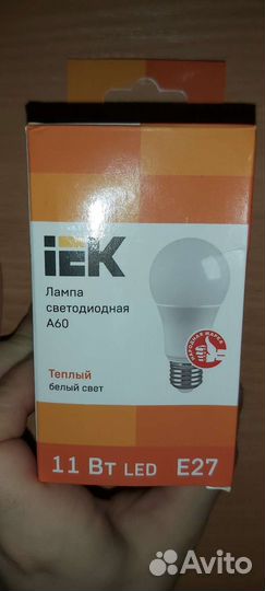 Светодиодная лампочка IEK 11Вт E27 (теплый свет)