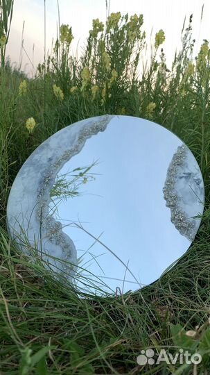 Зеркало с декором из эпоксидной смолы