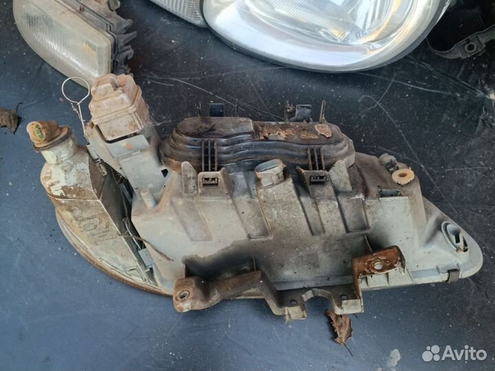 Фары передние Рено лагуна