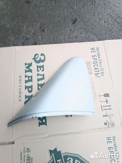 Уголок левого зеркала Мерседес Вито 638