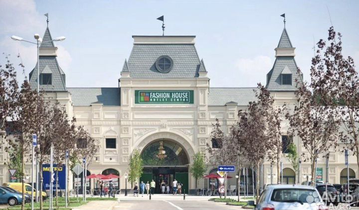 Продавец мобильных аксессуаров