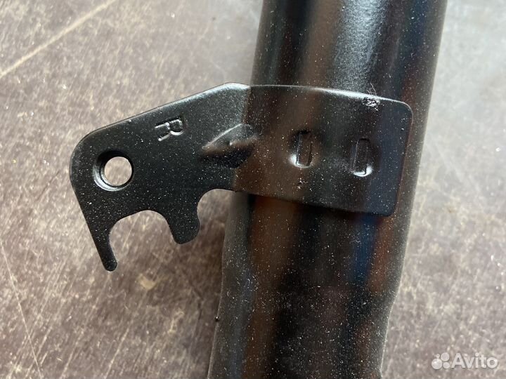 Стойка амортизатора передняя правая