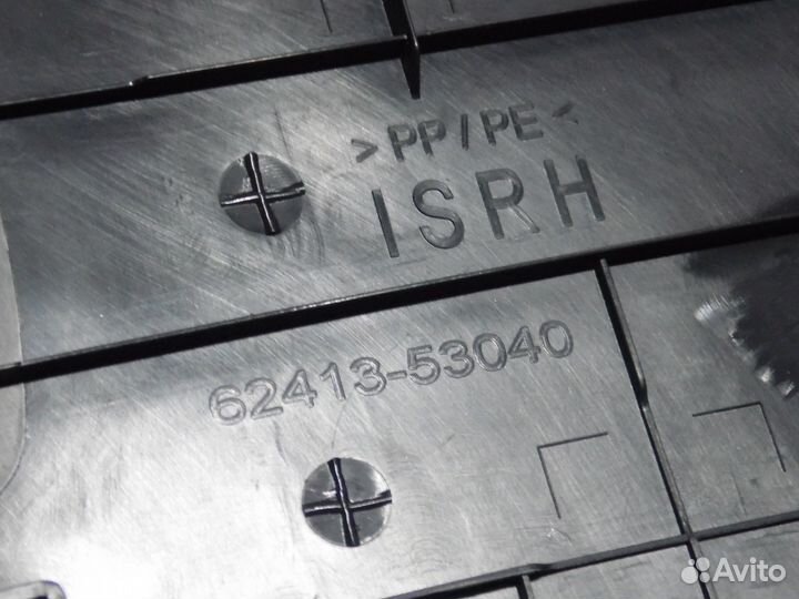 Обшивка средней стойки правая Лексус IS 250