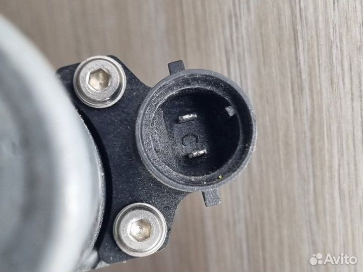 Мотор стеклоподъемника правый Nissan Terrano D10