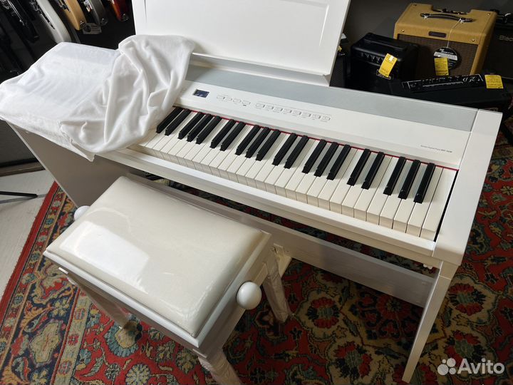 Цифровое пианино белое