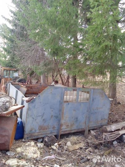 Металлический кузов с подрамником, снят с зила