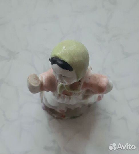 Фарфоровая статуэтка 