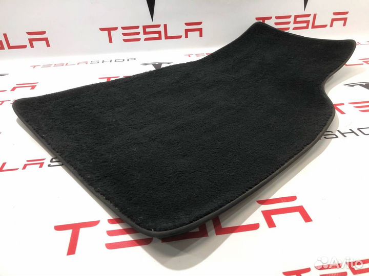 Коврик салона передний правый Tesla Model X 2019