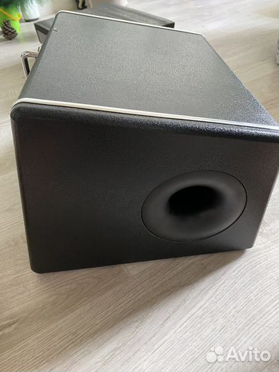 Автомобильный сабвуфер