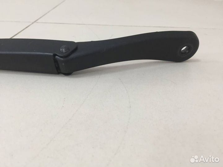 Поводок стеклоочистителя передний правый Renault D