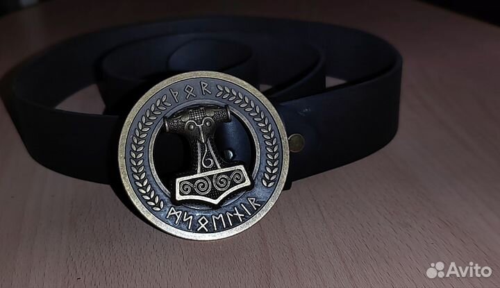 Мужской кожаный ремень черный