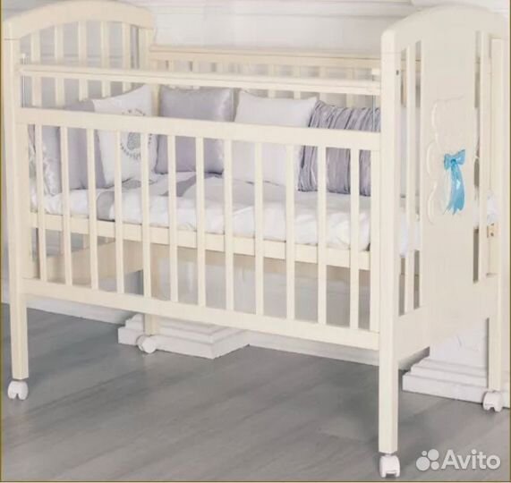 Детская кровать на колесах