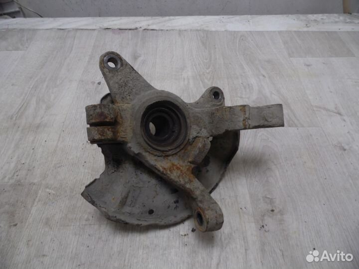 Кулак поворотный передний правый Kia Spectra 2001