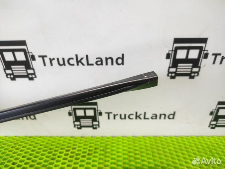 Направляющая шторы салона правая Man Tgx