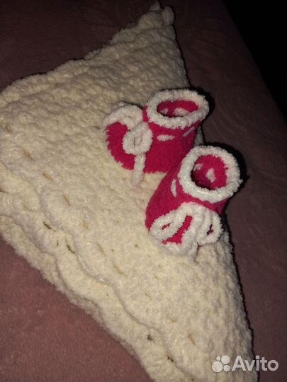 Комплект плед и пинетки для новорожденного