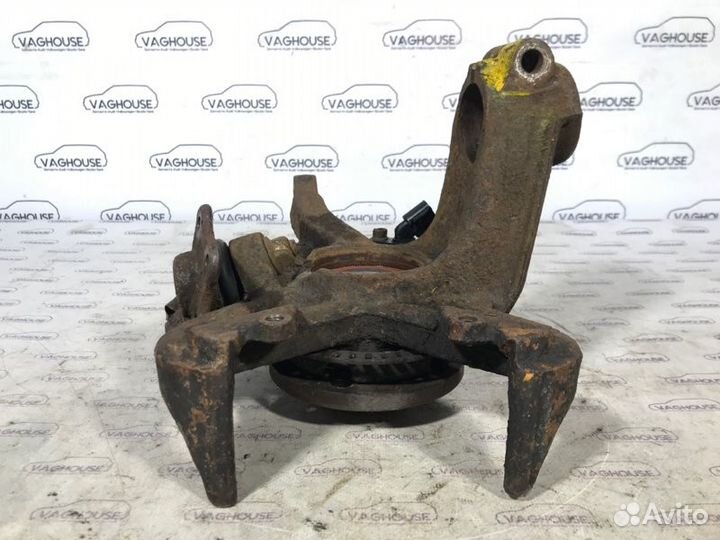 Кулак поворотный передний Volkswagen Golf 4