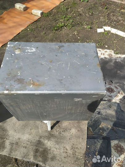 Сейф металлический