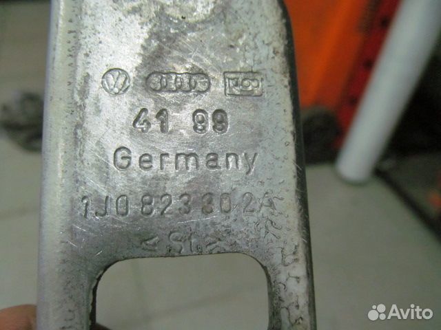 Петля капота правая Vw Golf 4 1J0 1998-2006