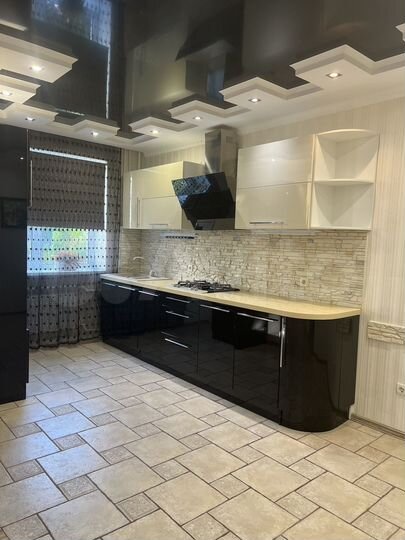 2-к. квартира, 82,1 м², 1/5 эт.