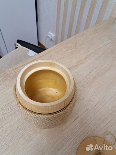 Горшок из дерева для хранения