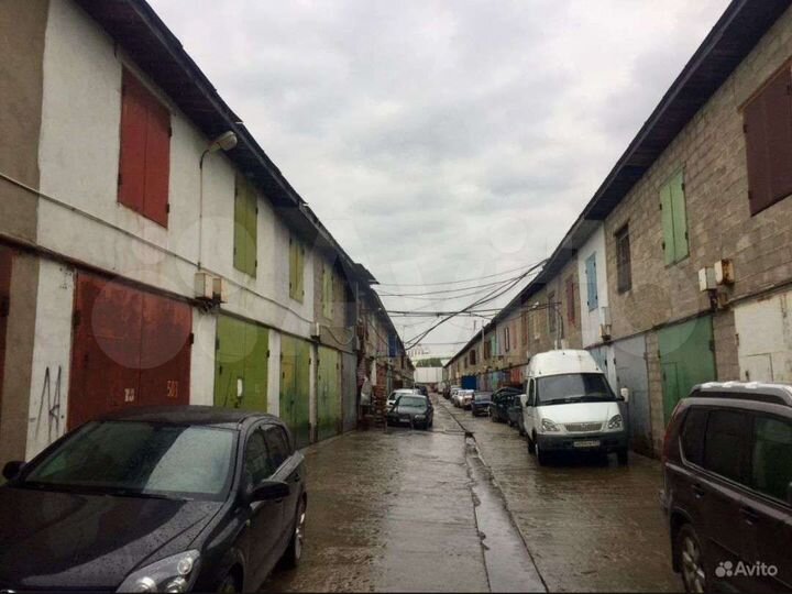 Гараж, > 30 м²