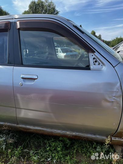 Дверь передняя/задняя правая/левая Nissan Cube Z10