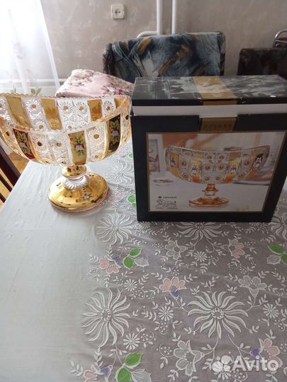 Ваза для фруктов на ножке