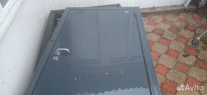 Дверь входная железная уличная бу