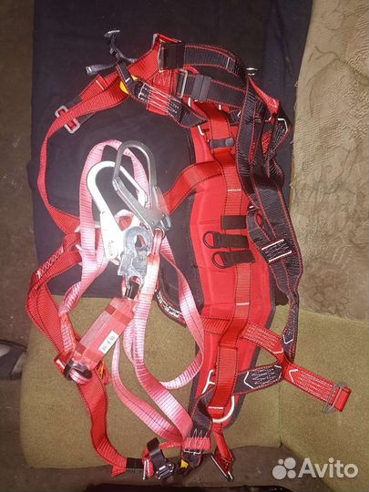 Монтажный поес для скалолазонья