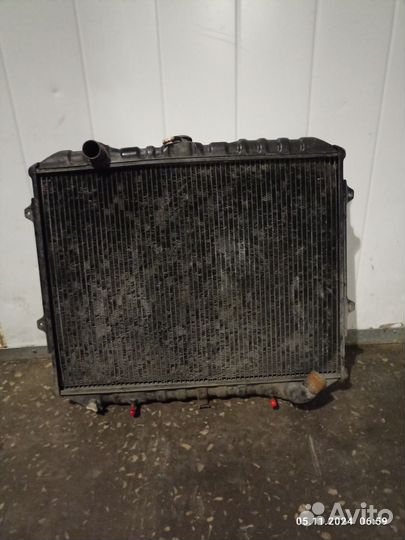 Радиатор охлаждения на Мицубиси Паджеро 2
