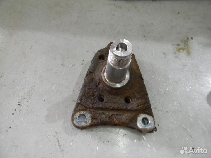 Ступица задняя (ось ступицы) 207