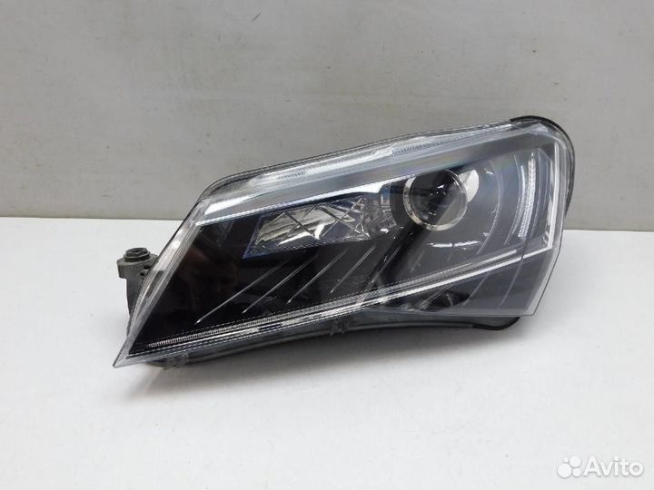 Фара левая Skoda Superb