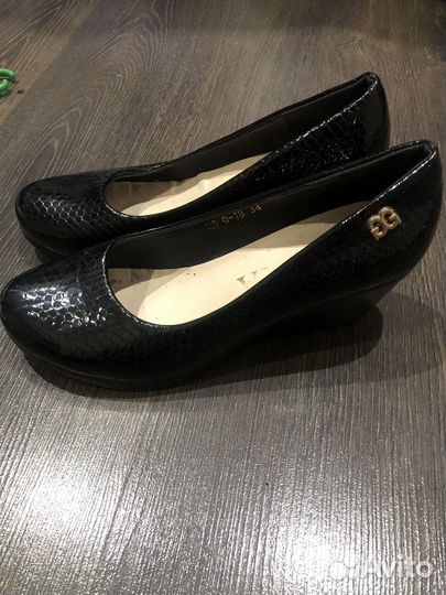 Продам туфли на девочку