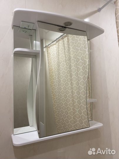 Шкаф с зеркалом в ванную