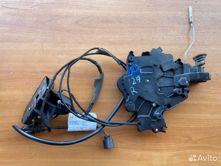 Замок сдвижной двери правый Wv Transporter T5 cfca