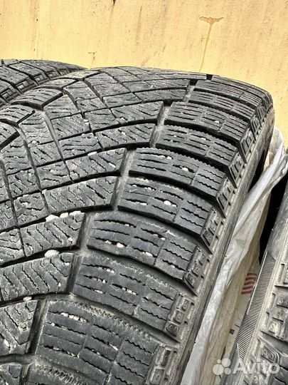 Pirelli Ice Zero FR 255/45 R20