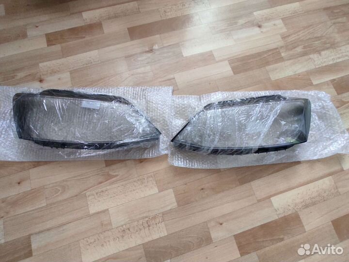 Стекла фар Jetta 6