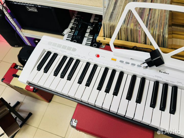 Синтезатор Tesler Новый