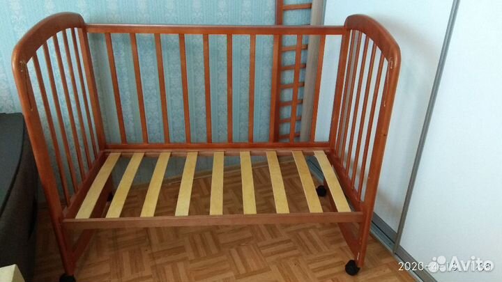 Кроватка детская с матрасом