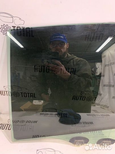 Стекло двери заднее левое Honda Civic 4D R18A2