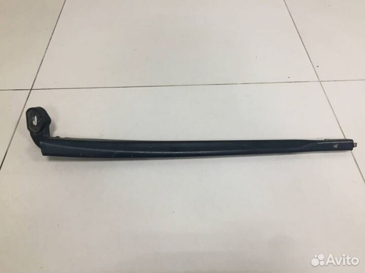 Поводок стеклоочистителя передний левый Seat Leon