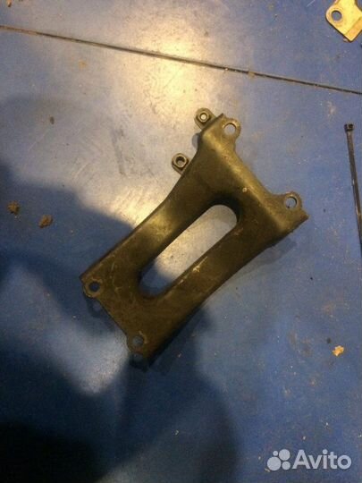 Опора коллектора Mitsubishi Pajero V60 6G74