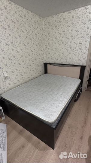 Кровать с матрасом