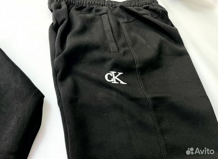 Спортивные костюмы Calvin Klein модные