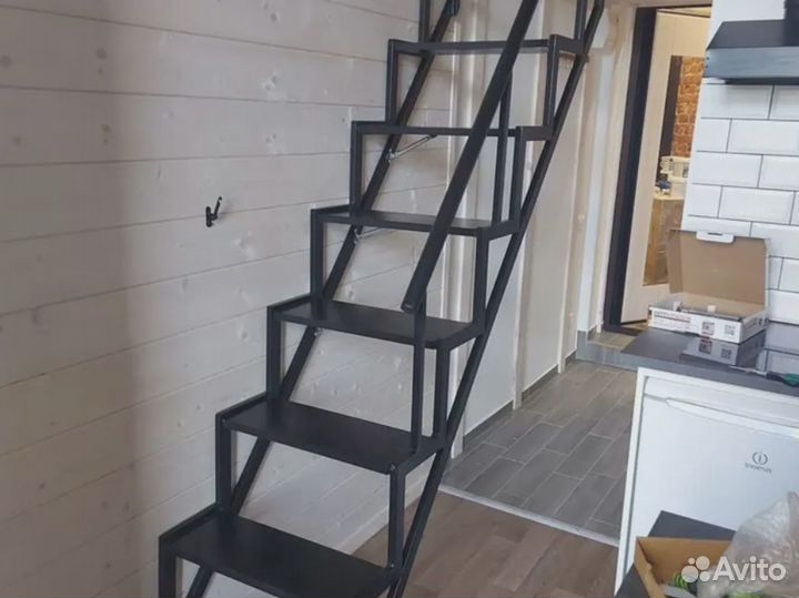 Лестница на металлокаркасе