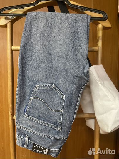 Джинсы бананы укороченные женские М